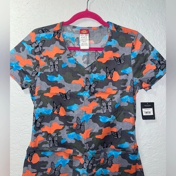 Dickies Women's Contemporary Scrub Top, Camo & Butterfly Design - Picture 3 of 8